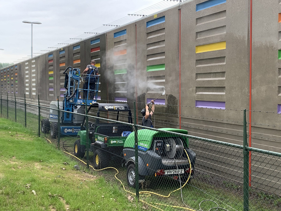 reinigen gevangenismuur voor en na nellen schoonmaak den bosch